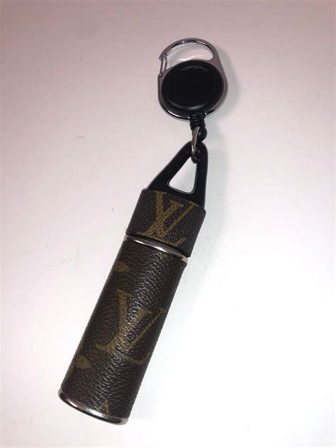 louis vuitton lighter leash